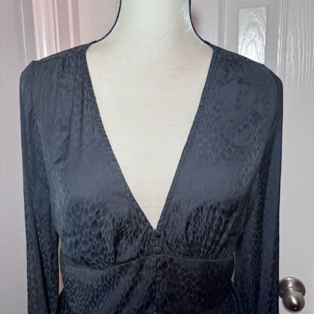 Tobi Peplum Button Top - Picture 2 of 8